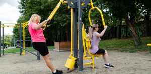 ¿Son eficaces las máquinas de ejercicio de los parques?