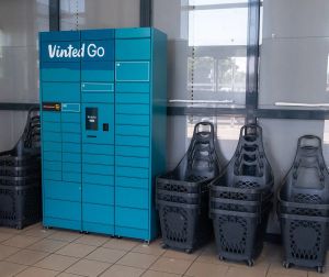 Vêtements de seconde main : boutiques solidaires, friperies commerciales, revente sur une plateforme en ligne… qui est le plus écolo ?