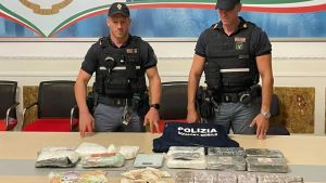 Oltre 18 chili di droga in casa: cocaina, hashish e ketamina. Arrestato un 33enne