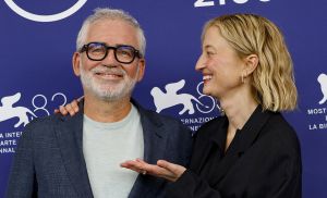 «I dipendenti trattati come frigoriferi usati»: il film sulla violenza aziendale scuote Venezia