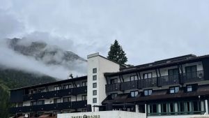 Rubano la cassaforte all’hotel Canin, la svuotano negli uffici di Promoturismo e poi fuggono sul pick-up