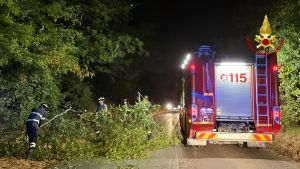 Maltempo nelle Marche, 160 interventi dei vigili del fuoco. L’allerta resta arancione /