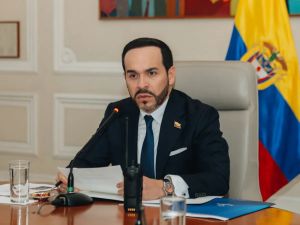 El gobierno por decreto de Abelardo avanza más lento de lo que prometió