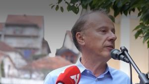 Šta je poručio rektor Đokić dolaskom ispred Pravnog fakulteta?