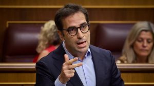 La realidad y Carlos Cuerpo: las familias viven peor que hace un año, diga el ministro lo que diga