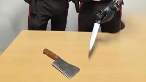 Casorate Primo, fermato con un coltello e una mannaia: denunciato