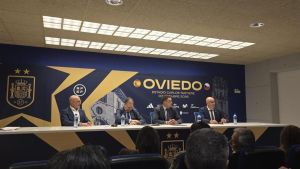 Luis de la Fuente, maestro de ceremonias del choque internacional del Tartiere: “Estoy encantado de jugar en una ciudad tan futbolera como Oviedo