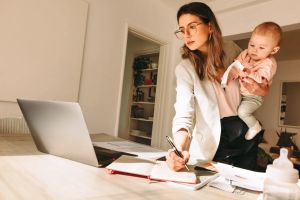 Égalité salariale : les femmes perdent l’équivalent du prix d’une maison par rapport aux hommes