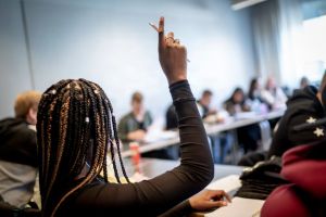 Alvoren er ikke gået op for os: Elever bruger AI, men lærer ikke, hvordan de gør det ordentligt