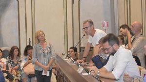 Strisce blu, bike lane e mobilità a Pavia: il Consiglio comunale aperto ai cittadini