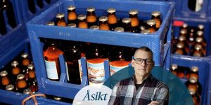Nu ska vi tvingas dricka öl ur glasflaska
