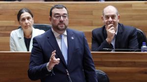 Barbón responde a Vox con el Evangelio y acusa al partido de 