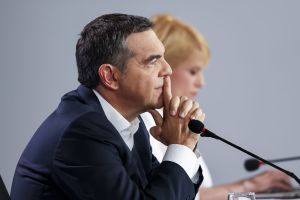Τσίπρας – ΠαΣοΚ: Ποιος θα επιβιώσει από τον «ανταγωνισμό»;