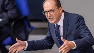 Dobrindt: Müssen jeden Tag mit Anschlagsszenario rechnen