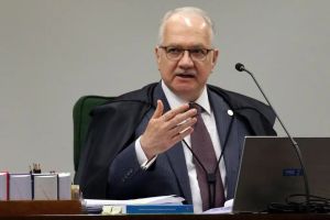 Fachin tem o dever de tirar Mendonça do caso Master