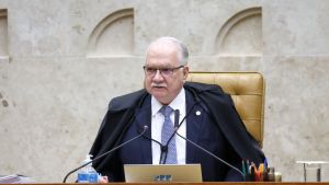 Fachin, o fraco, conduz STF em meio a uma guerra de togas