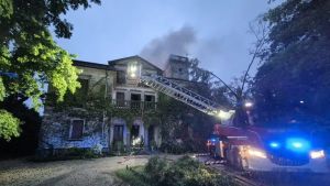 Fiamme in una villa a Camino al Tagliamento: intervengono i pompieri