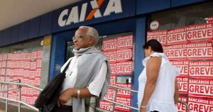 Caixa entra em greve nacional; BB tem paralisação parcial