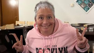 Due comunità in lutto per Roberta: per tutti era la fioraia del cuore