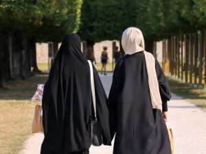 Abaya : quand LFI trahit la gauche