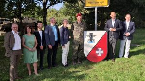 Neue Unterkünfte und Tempo: Was Minister Bayaz in Stetten beeindruckt hat