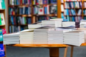 En région Sud-Paca, comment la baisse de subventions fragilise la filière du livre