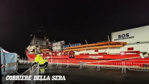 A Salerno 75 migranti raccolti dalla Ocean Viking nel Mediterraneo: ci sono 33 minori