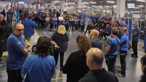 Electrolux, Solaro boccia il nuovo piano. “Tagli confermati e ritmi di lavoro disumani”