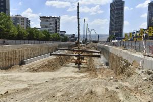 Mamak'ta metro gelirken ulaşım hakkı gidiyor