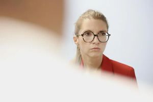 Théorie raciste du « grand remplacement » : à quoi joue Aurore Bergé ?