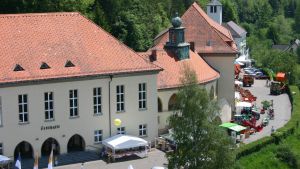 Vor 90 Jahren eingeweiht: Halle und Schule ein Baudenkmal der Kuriositäten