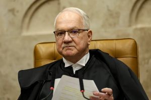 Se deixar Mendonça no caso Master, decisão de Fachin significará adesão a Flávio Bolsonaro