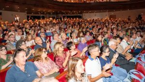 Il Messaggero Veneto in festa con la sua gente a Pordenone in un teatro gremito