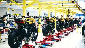 La MV Agusta tra crisi, promesse e la ricerca di un partner finanziario: “C’è un piano di salvataggio in corso, garantiremo un futuro ai 184 addetti”