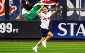 Man with Palestinian flag runs on field at 9:11 in 9/11 NY ball game, is pelted with beer cans