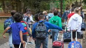 Scuola, ritorno sui banchi in Toscana tra novità (e disagi): le aule rimodernate, l'ombra dei precari e le proteste al via