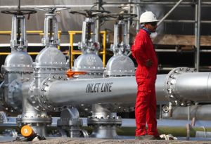 L’Arabie Saoudite ferme le robinet de son oléoduc est-ouest, les prix du pétrole explosent