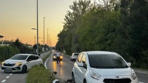 Sbanda e centra una macchina: ferito un motociclista a Pordenone