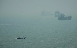 Iran-Oman Hormuz deal won’t immediately reopen strait, source tells Iranian media