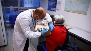 Farmaci e vaccini sempre più sicuri. La nuova campagna con il QR Code