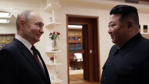 Как войната в Украйна превърна Русия и Северна Корея в братя по оръжие?