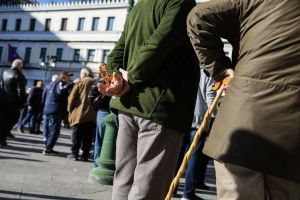 Πώς θα δοθεί το επίδομα σε συνταξιούχους το Νοέμβριο – Χωρίς εισοδηματικά κριτήρια η καταβολή