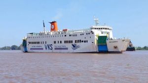 Indonesia ferry loses contact in Java Sea, 1 dead, 102 rescued; 140 still missing