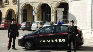 Minaccia di dare fuoco al locale con la benzina: notte di paura al Weiss Cafè di Sacile