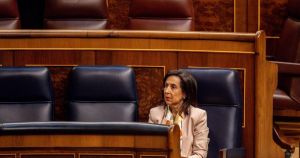 Robles se convierte en la ministra de Defensa más longeva de la democracia