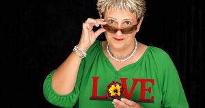 Singer/songwriter and comedian Wendy Farha brings laughter and hope to Peterborough