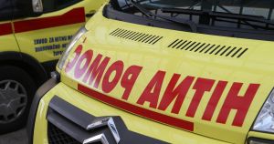 Mladić (27) šakom nokautirao starca (71) na autobusnoj: Pao glavom na asfalt i preminuo na putu do helikoptera