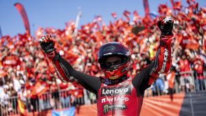 Márquez se pone líder del Mundial tras otra exhibición en Misano