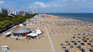 La città balneari del futuro, tra turismo e concessioni: a Lignano arriva il G20 spiagge