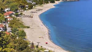 Ανατολικό Πήλιο: Δύο χωριά περιμένουν τους επισκέπτες του Σεπτεμβρίου – Όλη η γαλήνη του Αιγαίου σε μια απέραντη παραλία
